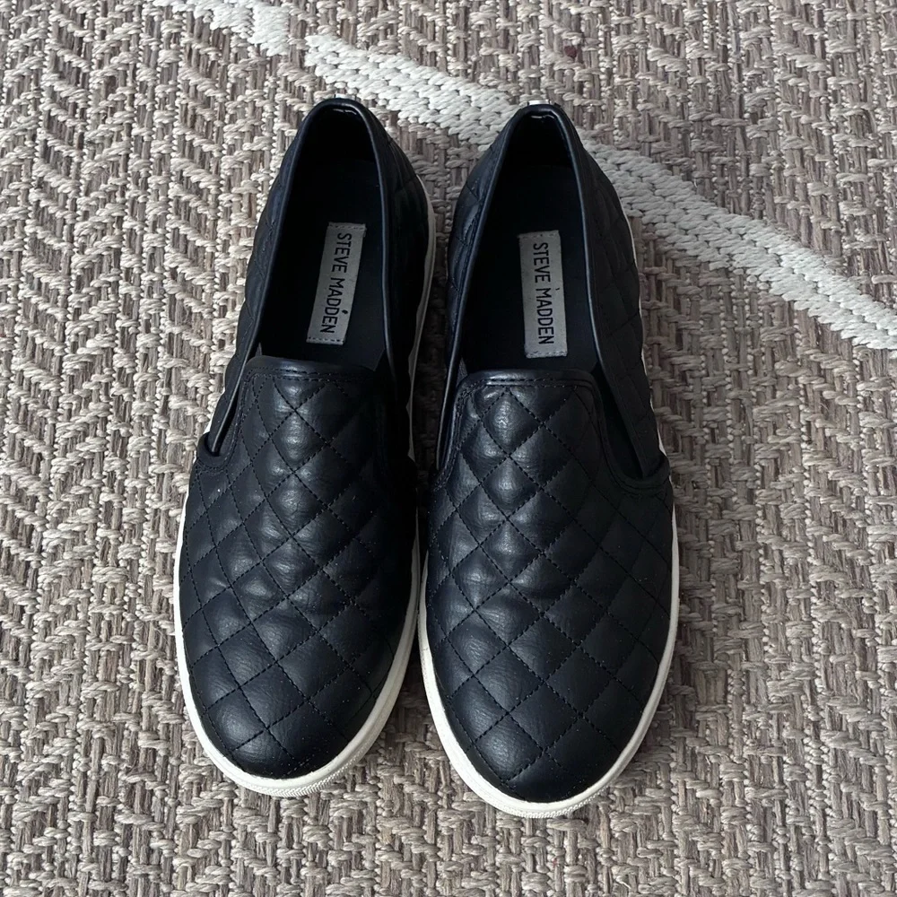 Steve Madden Ecentrcq Black Quilted Slip-On Loafers Sz 9M